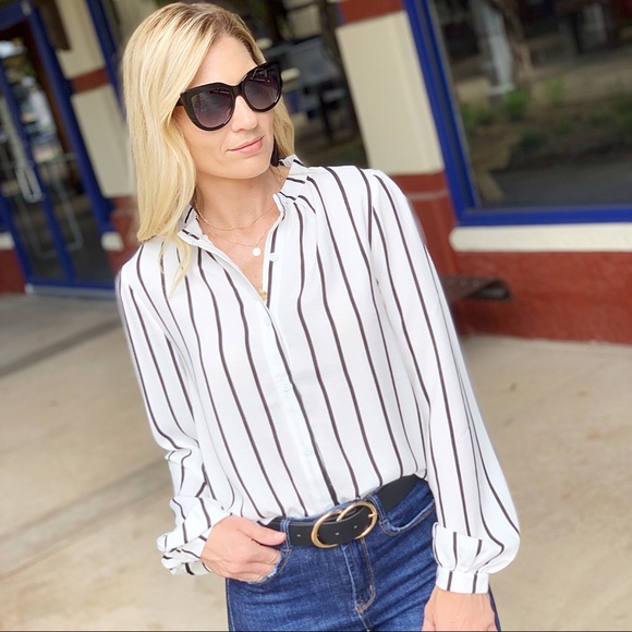 ✨RESTOCKED✨Ivory and black pin stripe button up - Picture 3 of 4